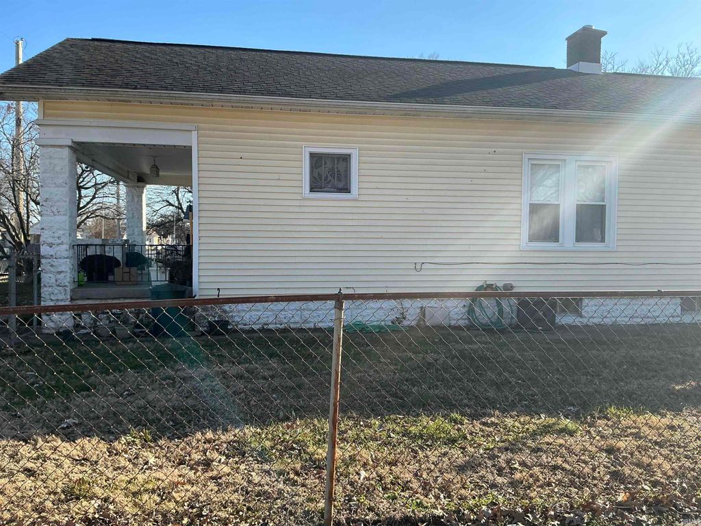 Photo of 201 S Willow Road, Evansville, IN 47714 (MLS # 202606177)