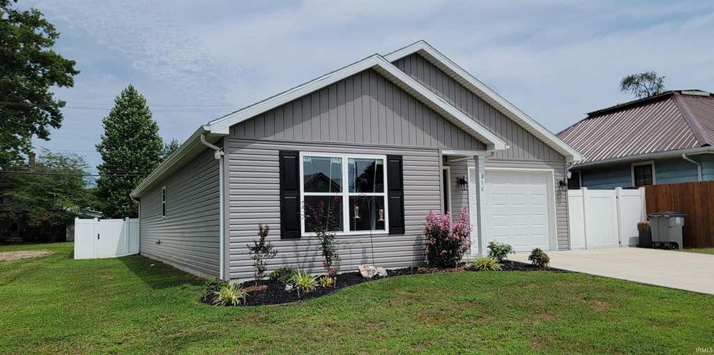 Photo of 614 N 12Th Street, Vincennes, IN 47591 (MLS # 202631505)