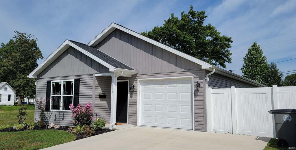 Photo of 614 N 12Th Street, Vincennes, IN 47591 (MLS # 202631505)