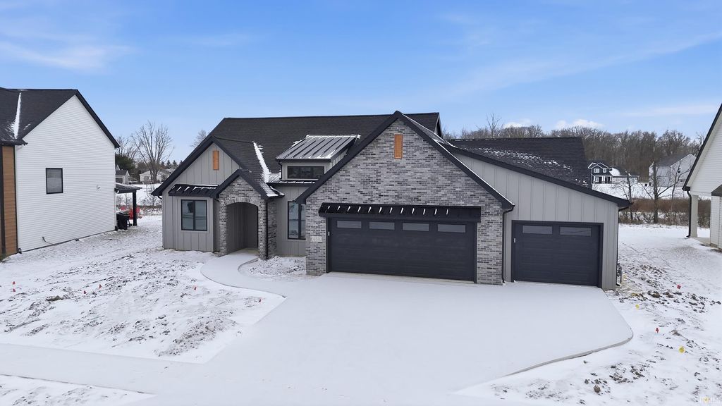 Photo of 650 Grantham Passage, Fort Wayne, IN 46845 (MLS # 202601820)