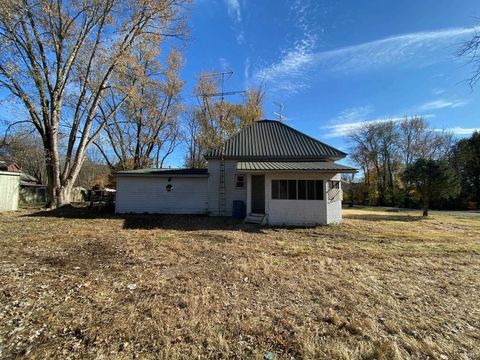Photo of 640 E Washington Street, Wheatland, IN 47597 (MLS # 202547567)
