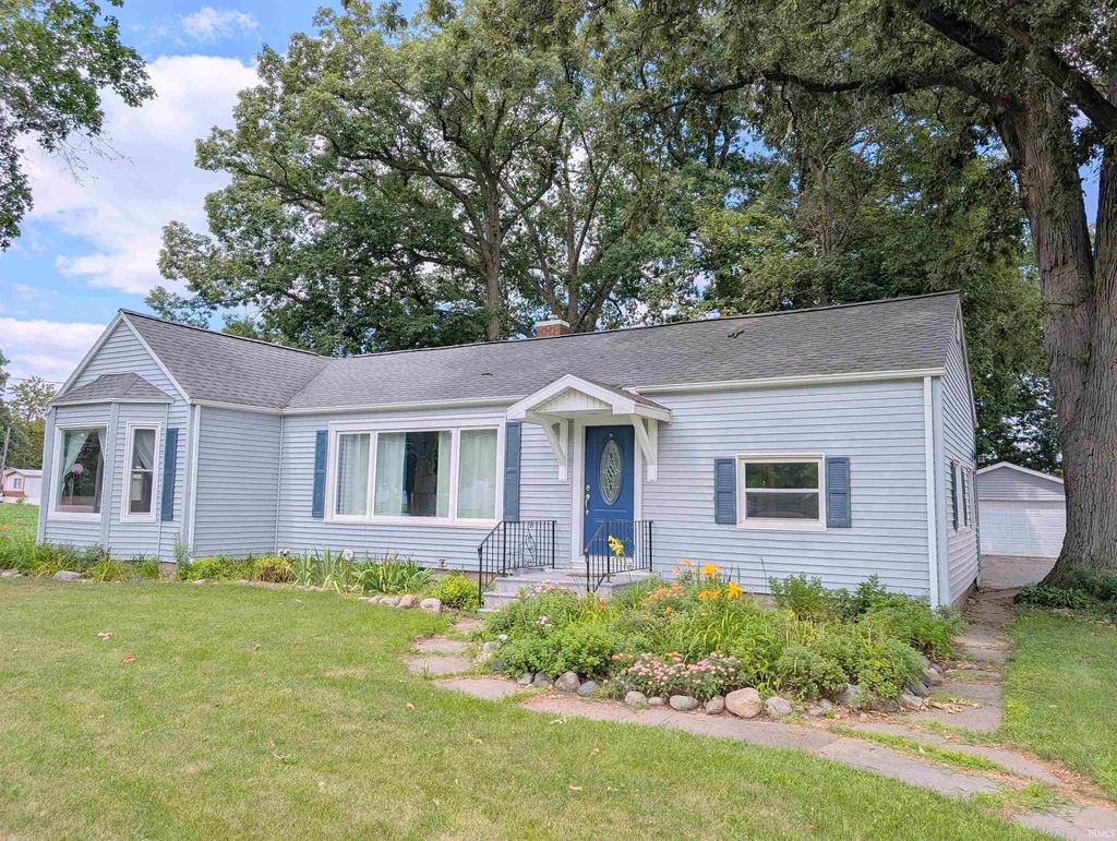 Photo of 1105 W Lancaster Street, Bluffton, IN 46714 (MLS # 202629727)