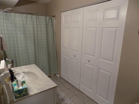 Tiny photo for 1750 Greencastle Drive, Evansville, IN 47715 (MLS # 202638036)