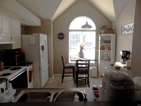Tiny photo for 1750 Greencastle Drive, Evansville, IN 47715 (MLS # 202638036)