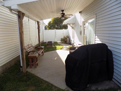Tiny photo for 1750 Greencastle Drive, Evansville, IN 47715 (MLS # 202638036)
