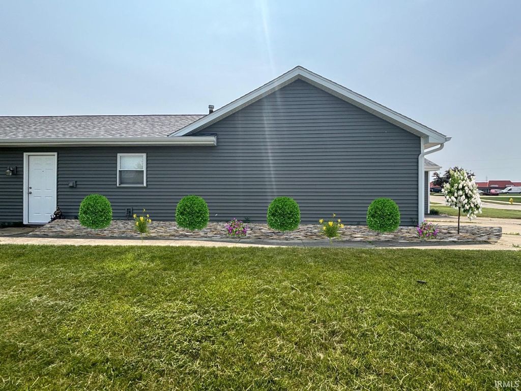 Photo of 10506 Oak Valley Drive, Fort Wayne, IN 46845 (MLS # 202628191)
