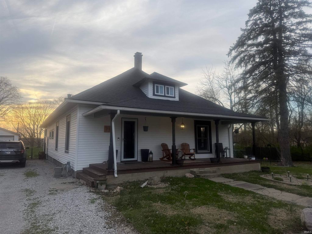 Photo of 711 Illinios Street, Crawfordsville, IN 47933 (MLS # 202612594)