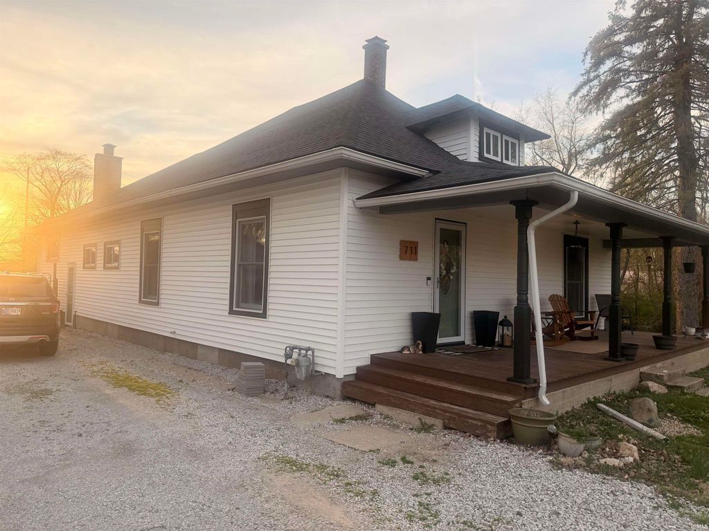 Photo of 711 Illinios Street, Crawfordsville, IN 47933 (MLS # 202612594)