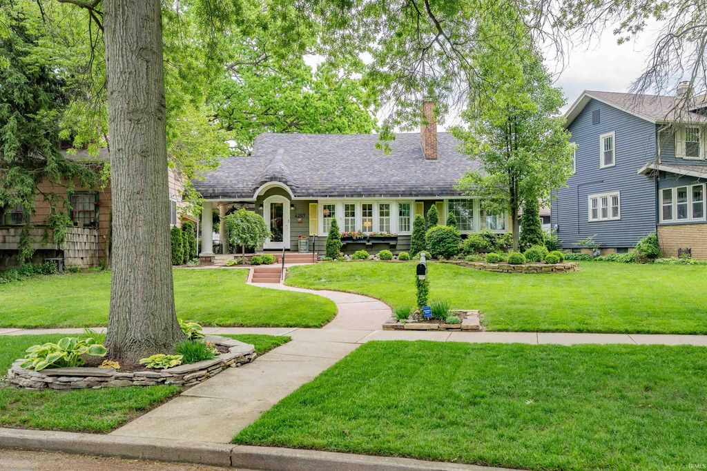 Photo of 4207 Indiana Avenue, Fort Wayne, IN 46807 (MLS # 202619149)