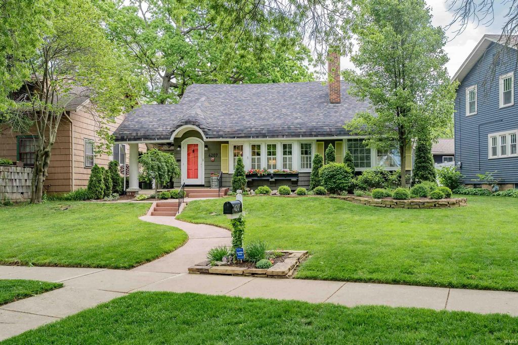 Photo of 4207 Indiana Avenue, Fort Wayne, IN 46807 (MLS # 202619149)