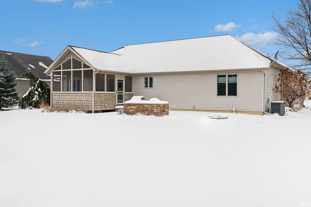 Photo of 1674 S Augusta Lane, Warsaw, IN 46580 (MLS # 202603075)