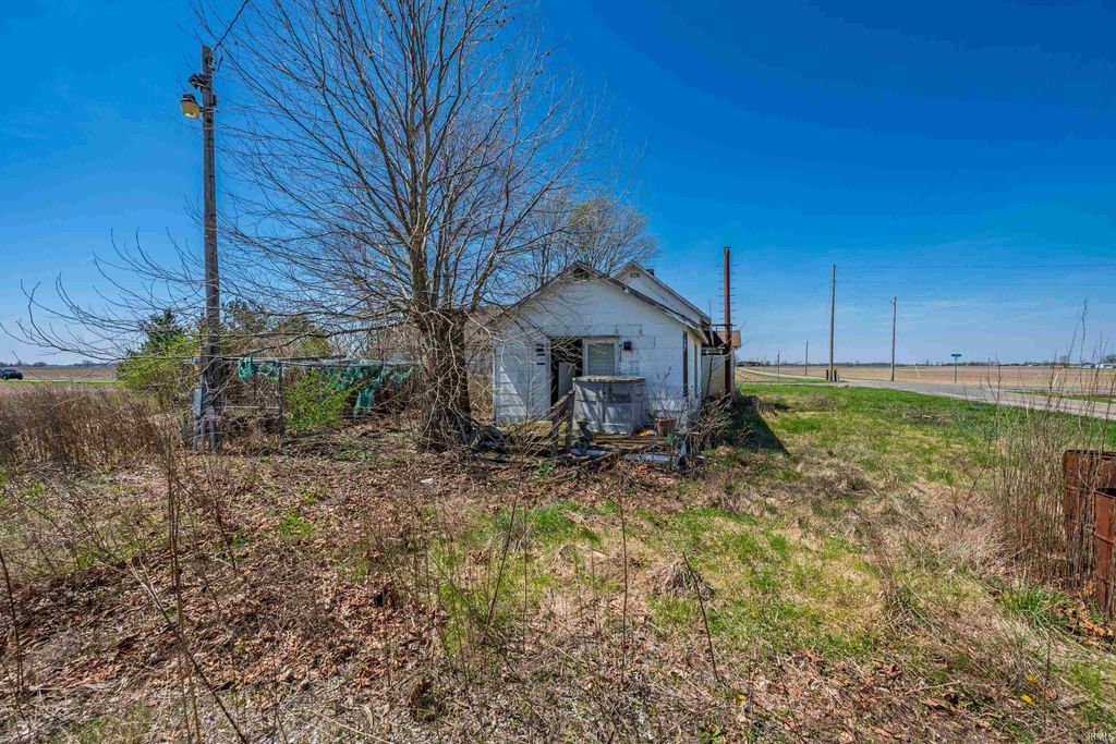Photo of 3011 E County Road 1800 N, Summitville, IN 46070 (MLS # 202612019)