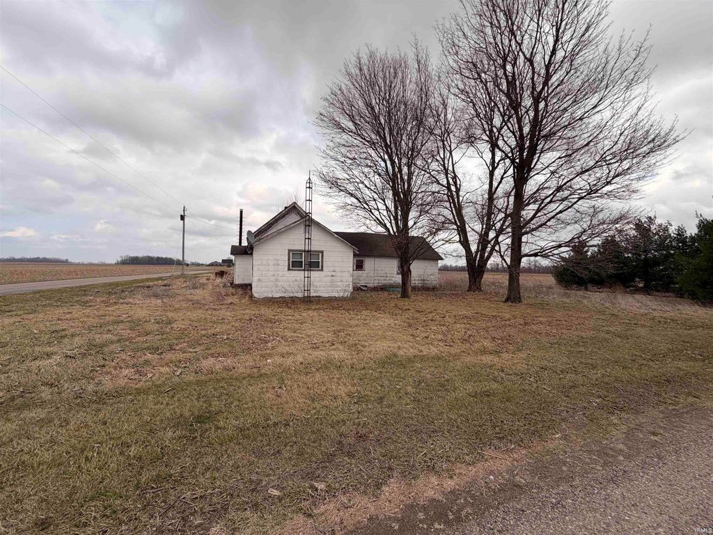 Photo of 3011 E County Road 1800 N, Summitville, IN 46070 (MLS # 202612019)
