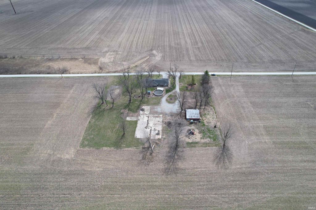 Photo of 187 E 275 N, Reynolds, IN 47980 (MLS # 202611207)