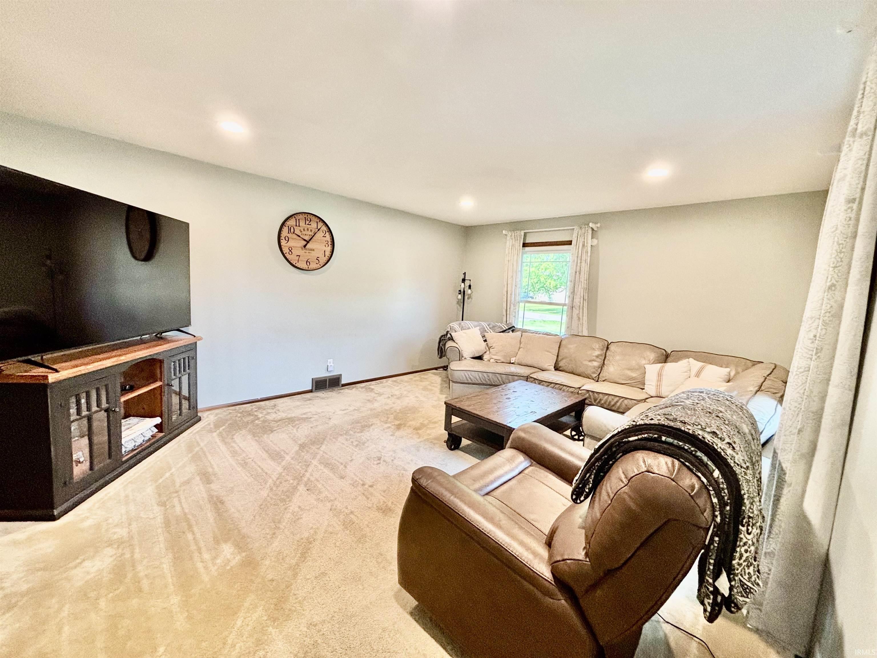 South Bend, Indiana 46614, United States, 3 Bedrooms Bedrooms, ,2 BathroomsBathrooms,Residential,Active,184932