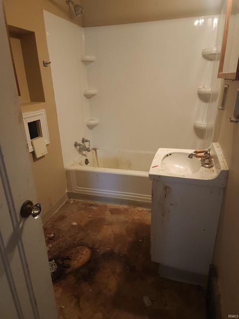 Tiny photo for 116 Burns Boulevard, Fort Wayne, IN 46807 (MLS # 202618598)