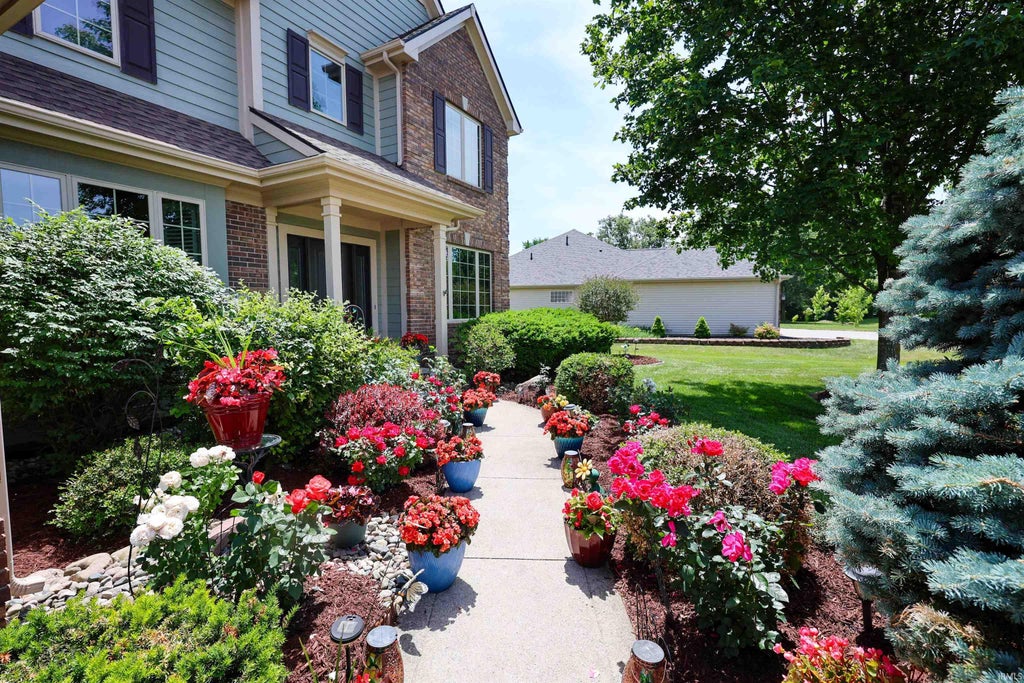Photo of 11108 Cabriolet Run, Fort Wayne, IN 46845 (MLS # 202622048)