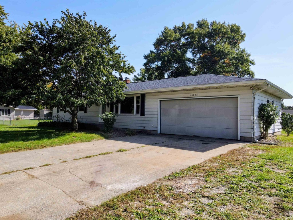 Photo of 18502 Victoria Drive, Goshen, IN 46526 (MLS # 202641652)