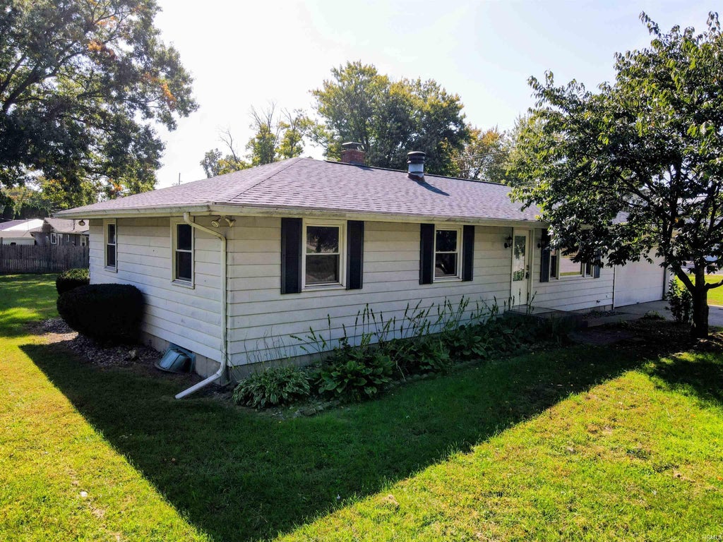 Photo of 18502 Victoria Drive, Goshen, IN 46526 (MLS # 202641652)