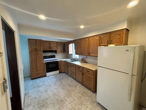 Tiny photo for 345 W Packard Avenue, Fort Wayne, IN 46807 (MLS # 202549935)