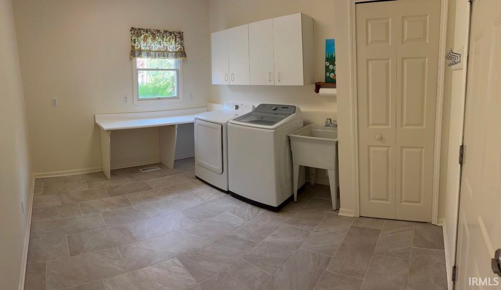 Photo of 601 Finch Drive, South Bend, IN 46614 (MLS # 202616481)