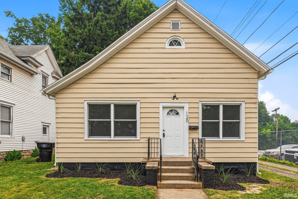 Photo of 120 N Frances Street, South Bend, IN 46617 (MLS # 202636349)