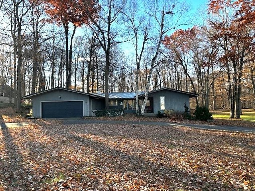 Photo of 95 W 150 S, Angola, IN 46703 (MLS # 202546325)