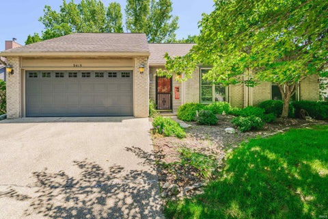 Photo of 9415 S Harbour Pointe Drive, Bloomington, IN 47401 (MLS # 202623034)