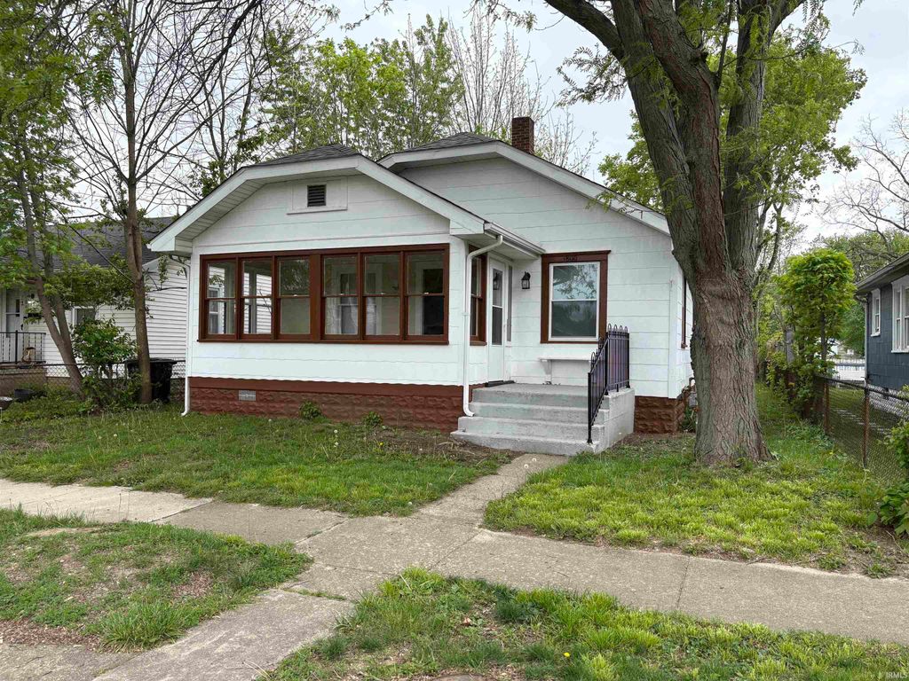Photo of 1800 W 13Th Street, Muncie, IN 47302 (MLS # 202615361)