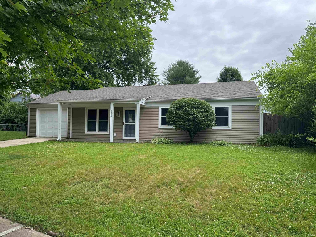Photo of 7824 Greenbank Court, Fort Wayne, IN 46815 (MLS # 202624690)