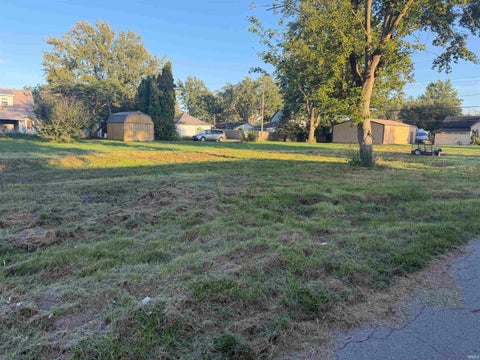 Tiny photo for 823 W Commercial Street, Hartford City, IN 47348 (MLS # 202637845)