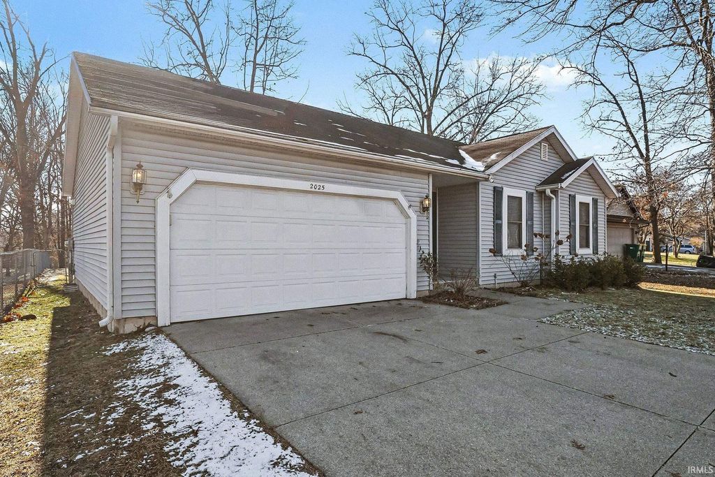 Photo of 2025 E Jefferson Boulevard, Mishawaka, IN 46545 (MLS # 202602528)