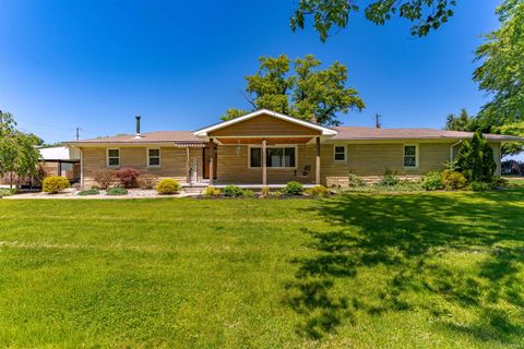 Photo of 414 E Walnut Street, Owensville, IN 47665 (MLS # 202617930)