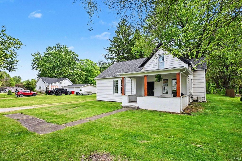 Photo of 307 S Maple Street, Pierceton, IN 46562 (MLS # 202618963)