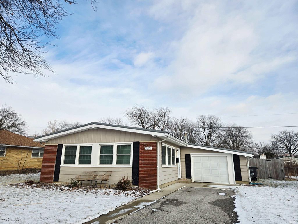 Photo of 2828 Barnhart Avenue, Fort Wayne, IN 46805 (MLS # 202549724)