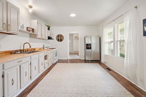 Tiny photo for 515 W Jackson Street, Kokomo, IN 46901 (MLS # 202529338)