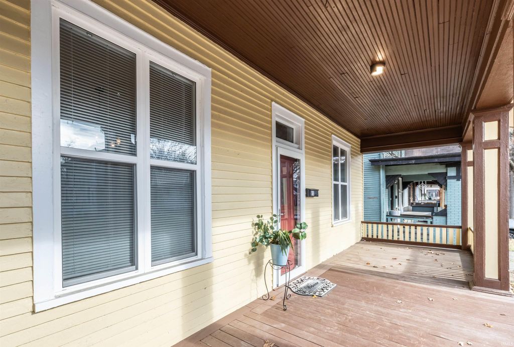 Photo of 810 E Gum Street, Evansville, IN 47713 (MLS # 202548718)