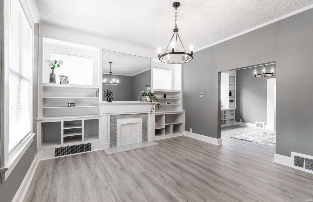 Photo of 810 E Gum Street, Evansville, IN 47713 (MLS # 202548718)