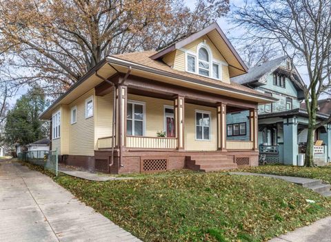 Photo of 810 E Gum Street, Evansville, IN 47713 (MLS # 202548718)