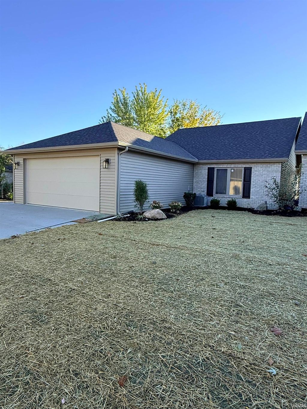 Photo of 8045 Harrisburg Lane, Fort Wayne, IN 46835 (MLS # 202537153)