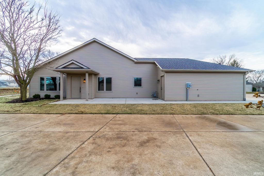 Photo of 8045 Harrisburg Lane, Fort Wayne, IN 46835 (MLS # 202537153)