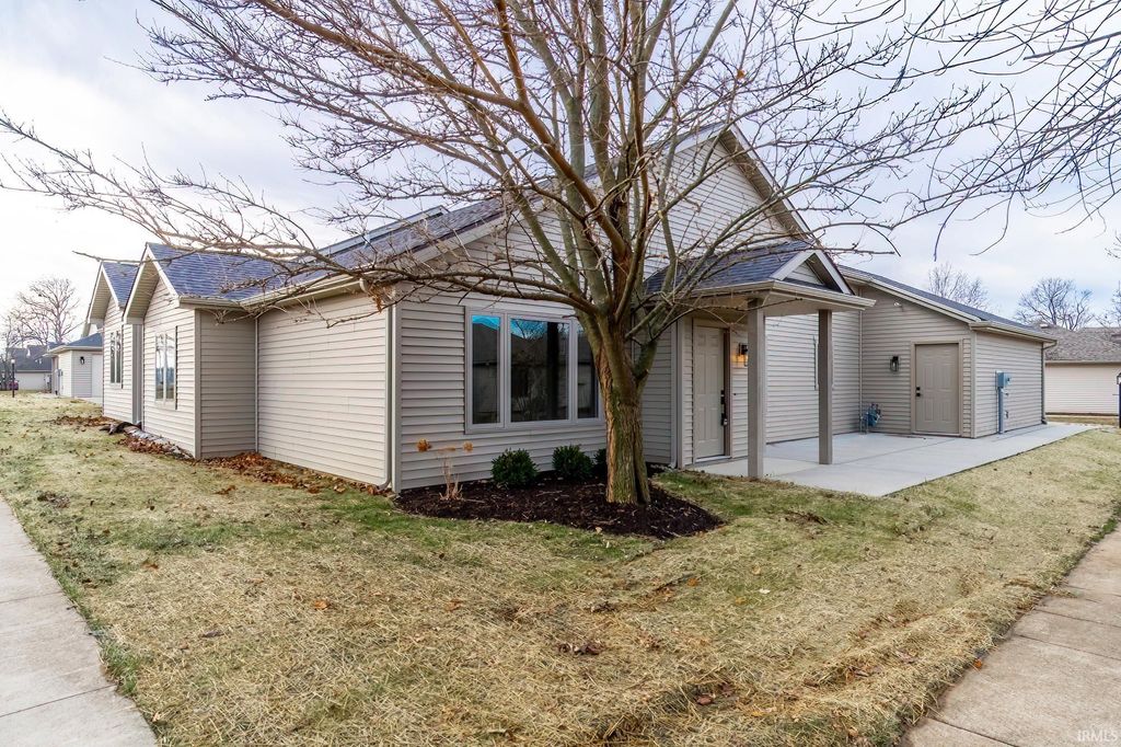 Photo of 8045 Harrisburg Lane, Fort Wayne, IN 46835 (MLS # 202537153)