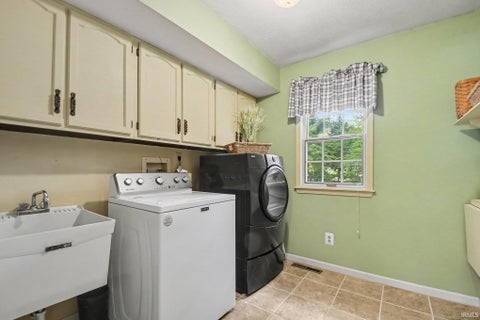 Tiny photo for 15971 Cedar Ridge Court, Granger, IN 46530 (MLS # 202638008)