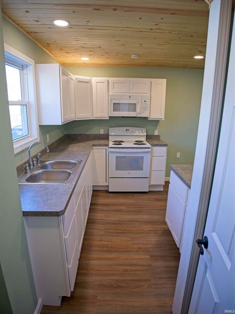 Tiny photo for 1320 Perry Street, Vincennes, IN 47591 (MLS # 202618667)