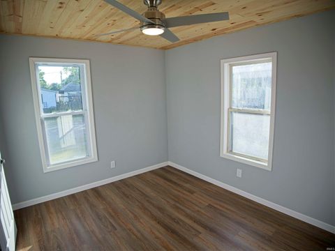 Tiny photo for 1320 Perry Street, Vincennes, IN 47591 (MLS # 202618667)