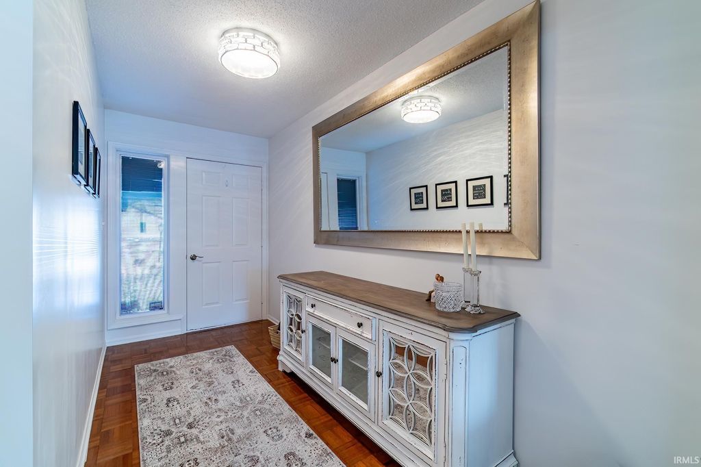 Photo of 904 Mill Pointe, Fort Wayne, IN 46845 (MLS # 202601624)