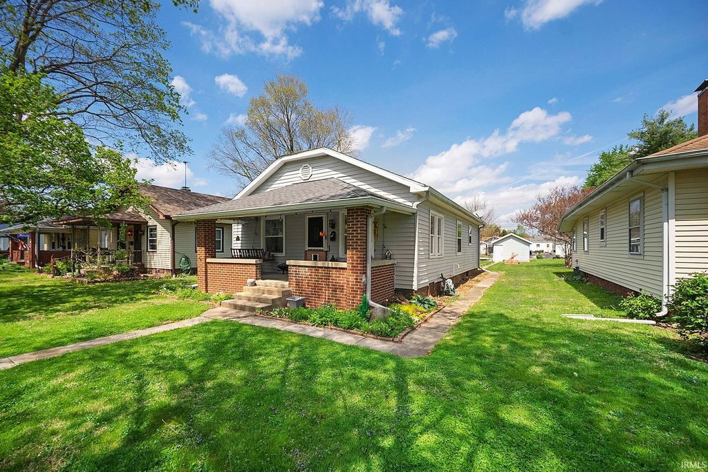 Photo of 1410 W MAIN Street, Crawfordsville, IN 47933 (MLS # 202613917)