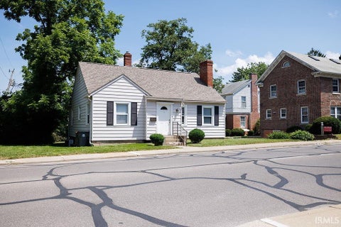 Photo of 1321 E Atwater Avenue, Bloomington, IN 47401 (MLS # 202629126)