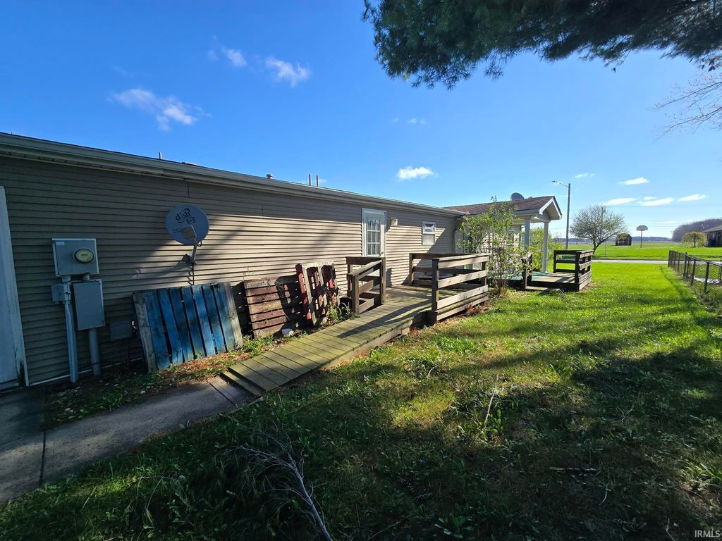 Photo of 910 E SOUTH D Street, Gas City, IN 46933 (MLS # 202612645)