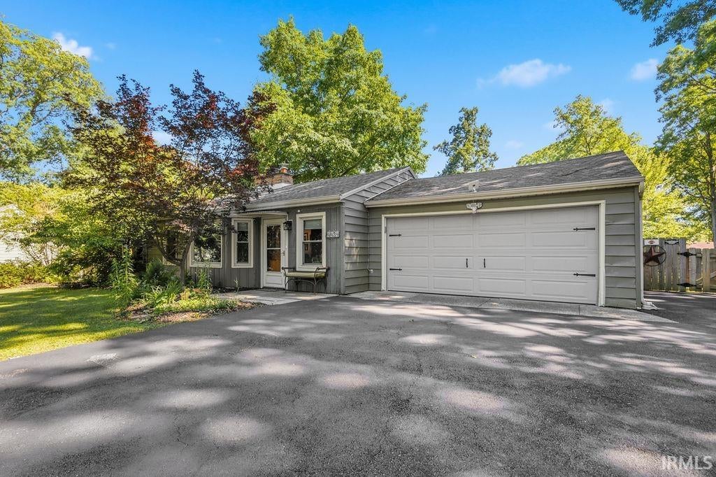Photo of 4434 Beckstein Drive, Fort Wayne, IN 46815 (MLS # 202625266)